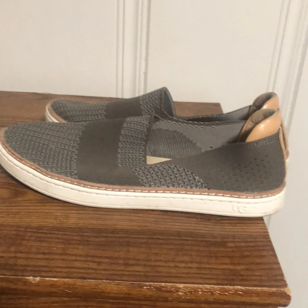 Uggs - Picture 3 of 4